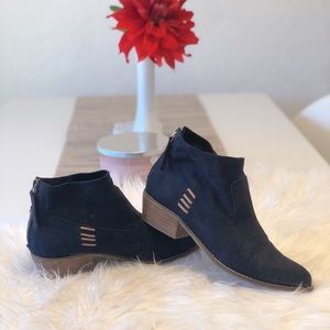 DV8 ankle bootie!
